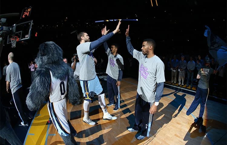 ONE TEAM ONE GOAL-WIN!!